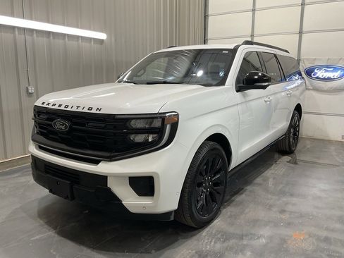 Used 2025 Ford Expedition Max Platinum w/ Stealth Appearance Package image 3