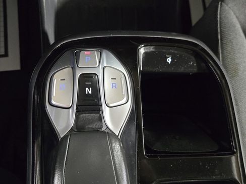 Used 2021 Hyundai Ioniq SE image 16