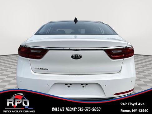 Used 2017 Kia Cadenza Premium w/ Luxury Package FWD image 4
