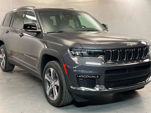 Used 2023 Jeep Grand Cherokee L Limited w/ Luxury Tech Group II AWD/4WD image 8