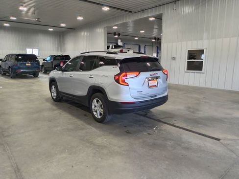 Used 2022 GMC Terrain SLE w/ Driver Convenience Package AWD/4WD image 5