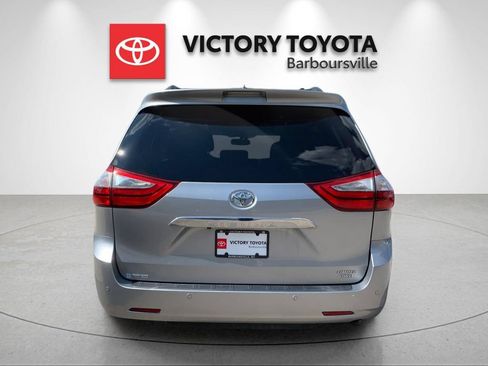 Used 2017 Toyota Sienna Limited Premium AWD/4WD image 4