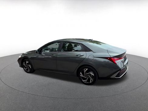 Used 2025 Hyundai Elantra SEL FWD image 10