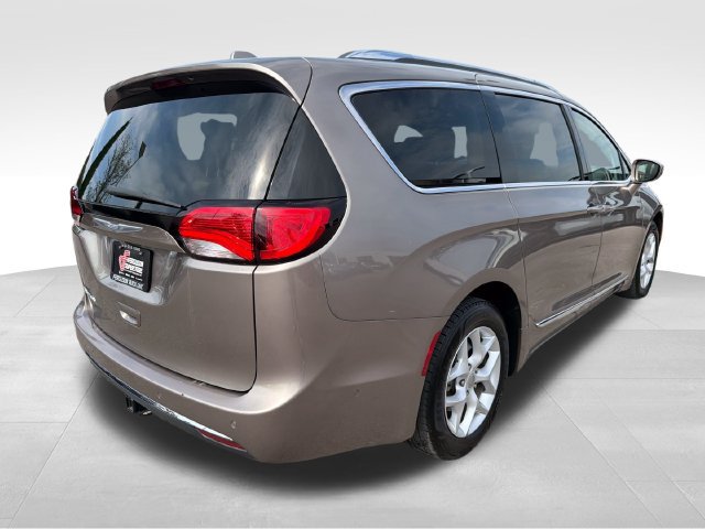 Used 2018 Chrysler Pacifica Touring-L Plus FWD image 7