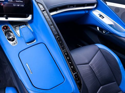 Used 2022 Chevrolet Corvette Stingray Premium Conv w/ Z51 Performance Package RWD image 31