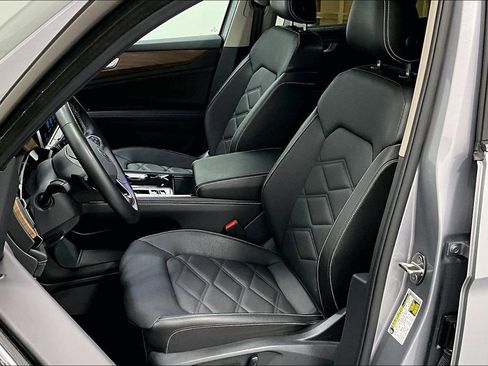 Used 2025 Volkswagen Atlas SE AWD/4WD image 30