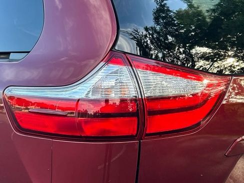 Used 2015 Toyota Sienna LE FWD image 11