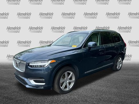 Used 2024 Volvo XC90 B5 Core w/ Protection Package AWD/4WD image 9