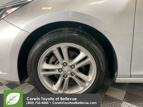 Used 2018 Chevrolet Cruze LT w/ Convenience Package image 25