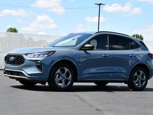 Used 2023 Ford Escape ST-Line w/ Tech Pack #1 AWD/4WD image 3