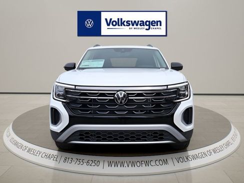 New 2026 Volkswagen Atlas Peak Edition AWD/4WD image 2
