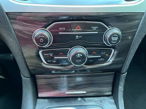 Used 2022 Chrysler 300 Touring image 33