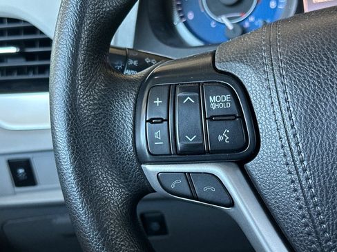 Certified 2018 Toyota Sienna LE w/ Carpet Mat Package FWD image 27