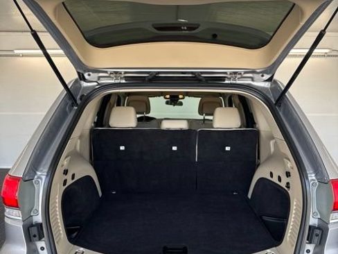 Used 2019 Jeep Grand Cherokee Laredo RWD image 20