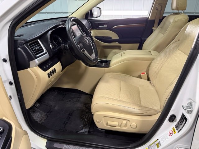 Used 2017 Toyota Highlander Limited Platinum AWD/4WD image 7