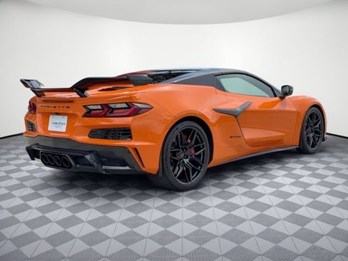 Used 2023 Chevrolet Corvette Z06 w/ Z07 Performance Package RWD image 9