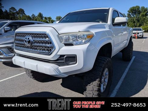 Used 2017 Toyota Tacoma SR w/ Tow Package AWD/4WD image 1