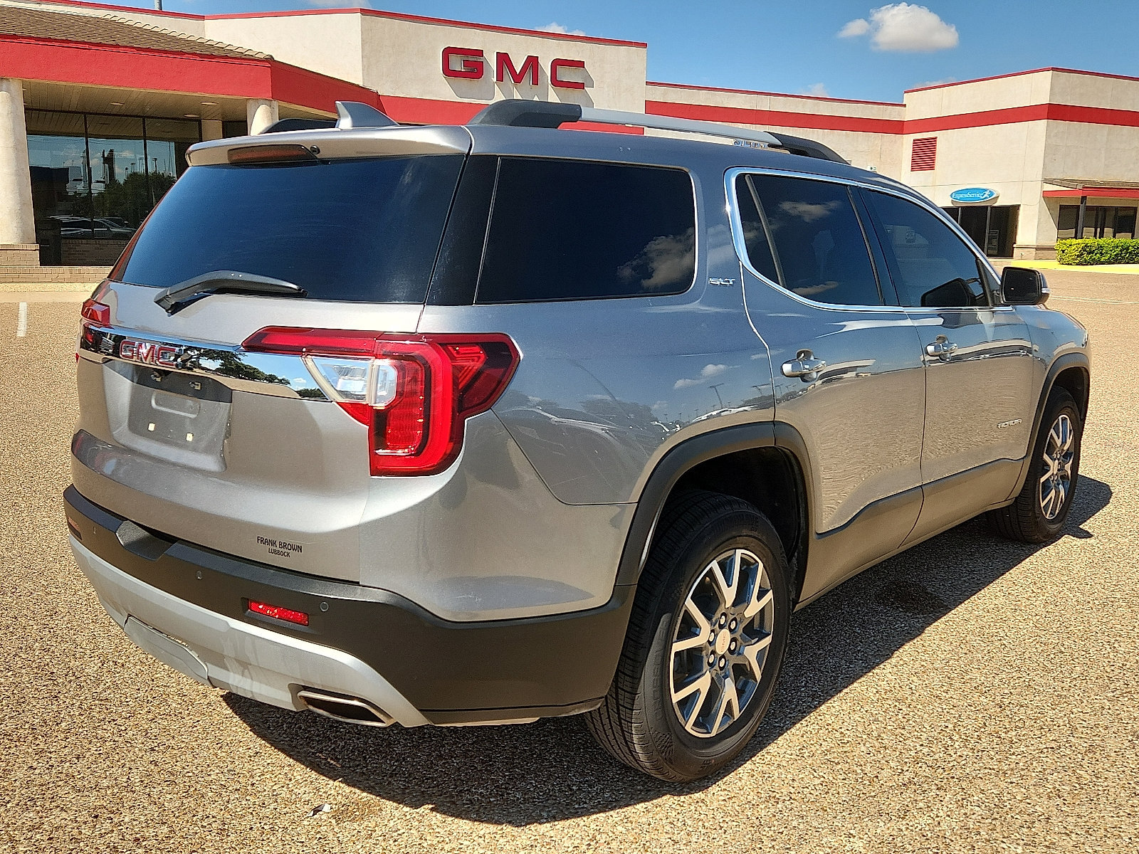 Used 2023 GMC Acadia SLT AWD/4WD image 4