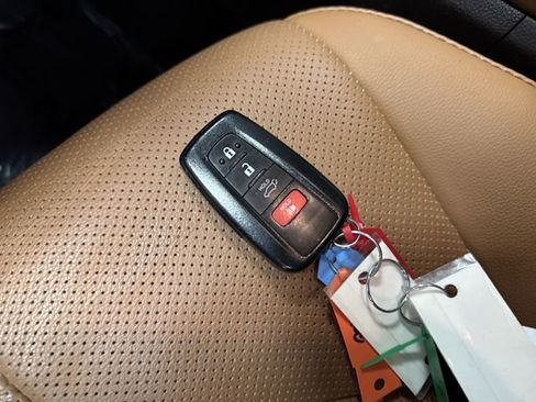 Used 2021 Toyota Highlander Platinum image 29