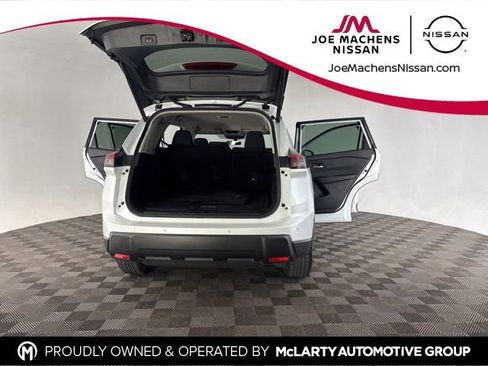 Used 2025 Nissan Rogue SV image 15