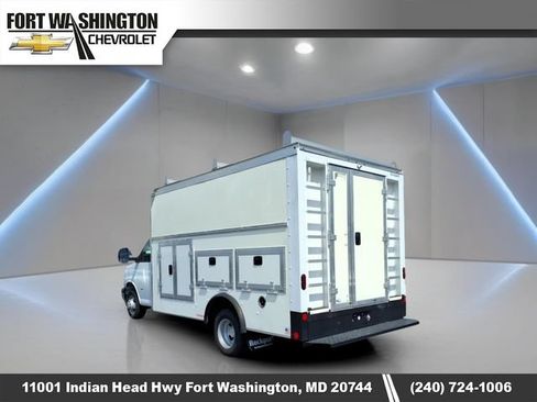 Used 2022 Chevrolet Express 3500 w/ Power Convenience Package RWD image 8