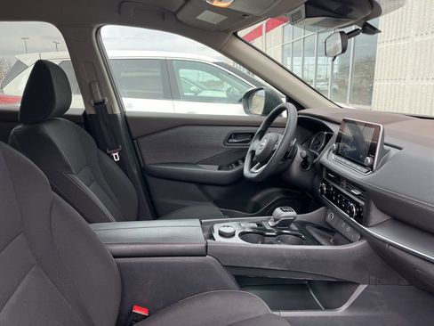 Used 2023 Nissan Rogue S image 2