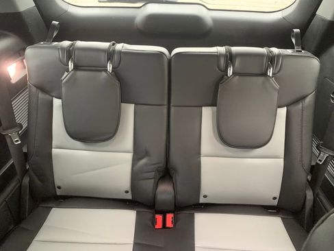 Used 2023 Ford Explorer XLT w/ Equipment Group 202A image 28