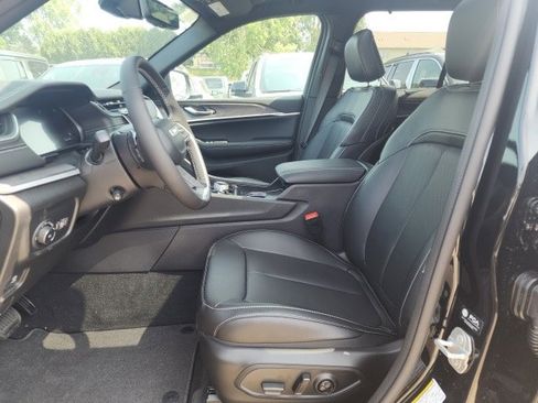 New 2025 Jeep Grand Cherokee Limited w/ Luxury Tech Group II image 21