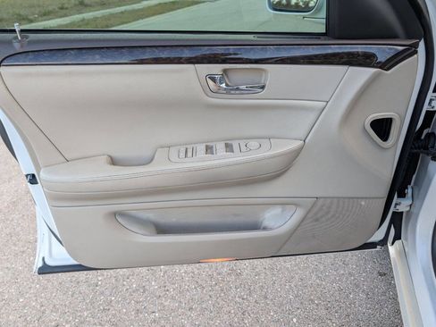 Used 2008 Cadillac DTS Luxury I w/ Sun And Sound Package image 10