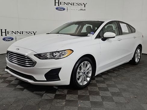 Used 2020 Ford Fusion SE image 2