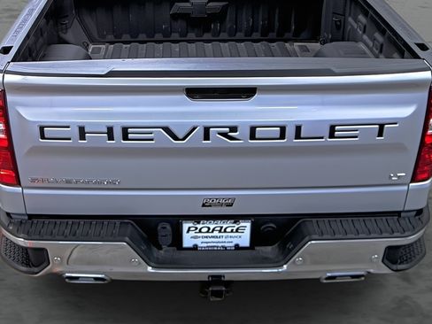 Used 2022 Chevrolet Silverado 1500 LT AWD/4WD image 11