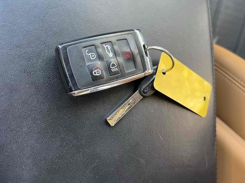 Used 2019 Land Rover Range Rover Sport HSE Dynamic image 11