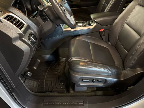 Used 2014 Ford Explorer XLT w/ Equipment Group 202A image 10