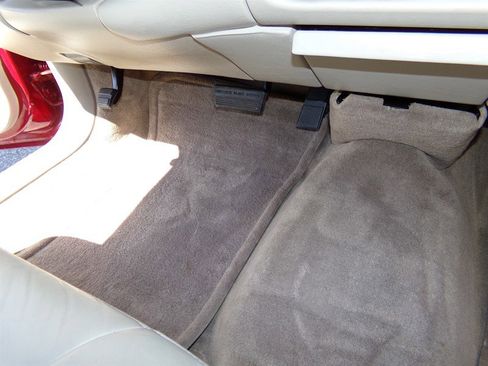 Used 1996 Cadillac De Ville Sedan FWD image 32