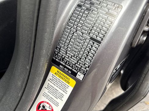 Used 2024 Jaguar E-PACE R-Dynamic SE image 18