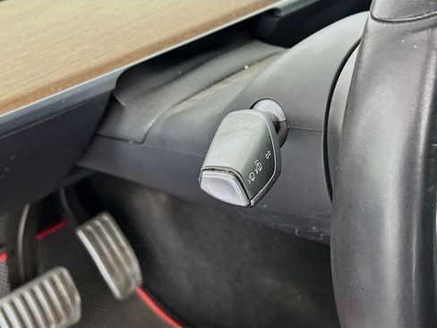 Used 2020 Tesla Model Y Long Range image 16