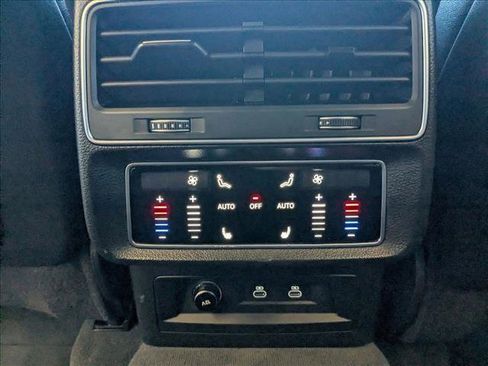 Used 2022 Audi Q8 Premium Plus image 18