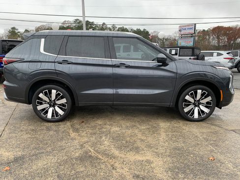 New 2025 Mitsubishi Outlander SEL image 2