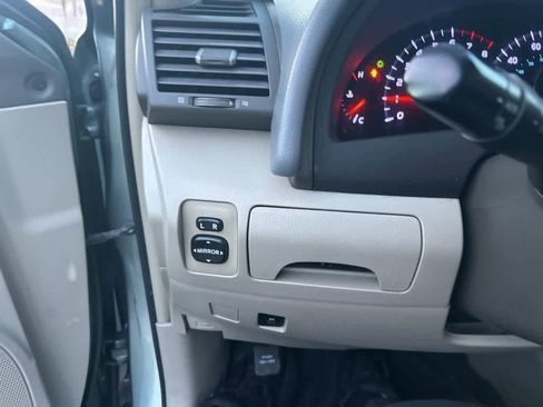 Used 2011 Toyota Camry XLE image 7