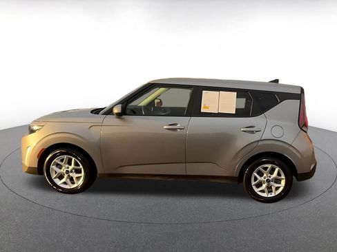Used 2025 Kia Soul LX w/ LX Technology Package image 9