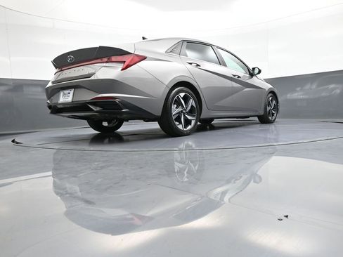 Certified 2023 Hyundai Elantra Limited w/ Preferred Accessory Package FWD image 29