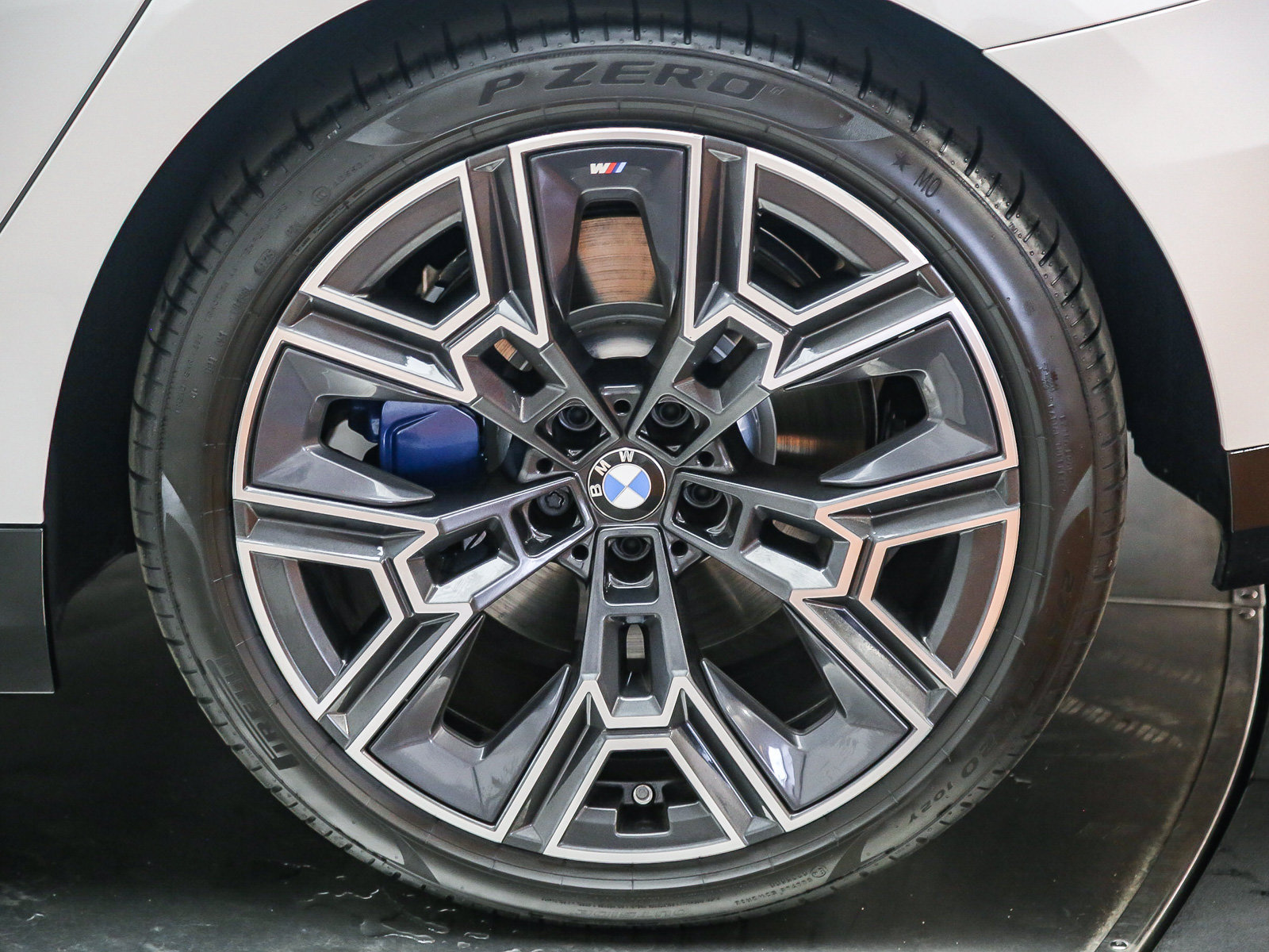 Used 2026 BMW 530i w/ M Sport Package RWD image 11