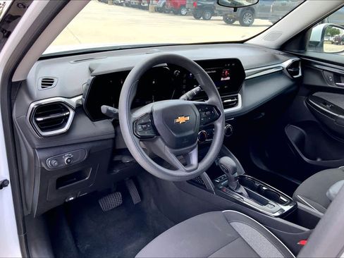Certified 2025 Chevrolet TrailBlazer LT FWD image 17