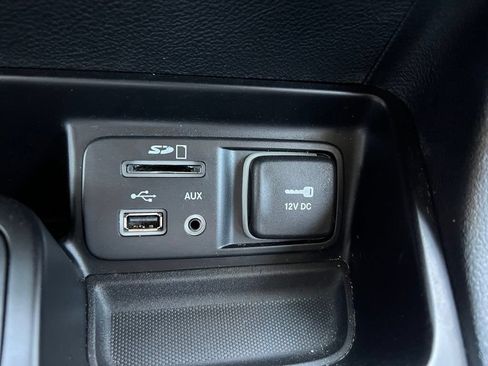 Used 2016 Jeep Cherokee Trailhawk w/ Comfort/Convenience Group AWD/4WD image 40