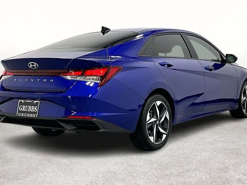 Used 2023 Hyundai Elantra SEL w/ Convenience Package image 2