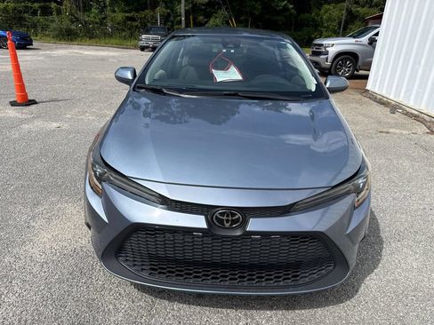 Used 2022 Toyota Corolla LE FWD image 3