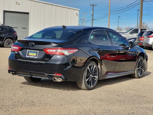 Used 2019 Toyota Camry XSE image 5