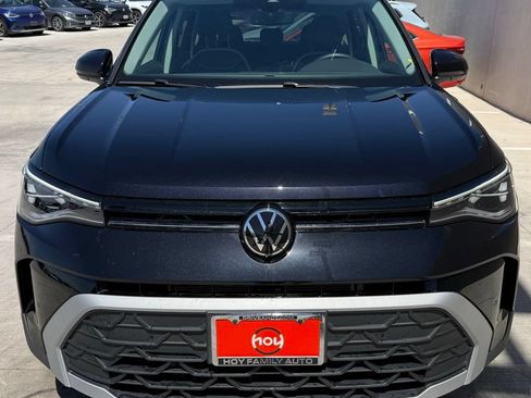 Certified 2025 Volkswagen Taos SE FWD image 3