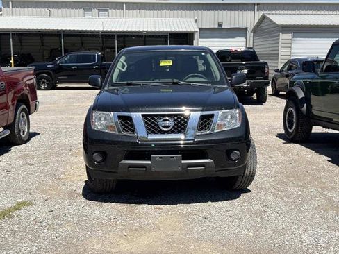 Used 2019 Nissan Frontier SV RWD image 2