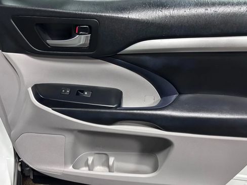 Used 2019 Toyota Highlander XLE image 19